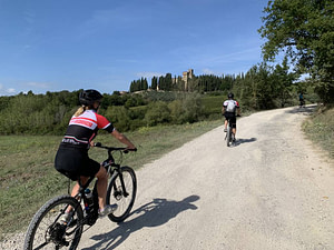 Badia a Passignano - biking on the strade bianche