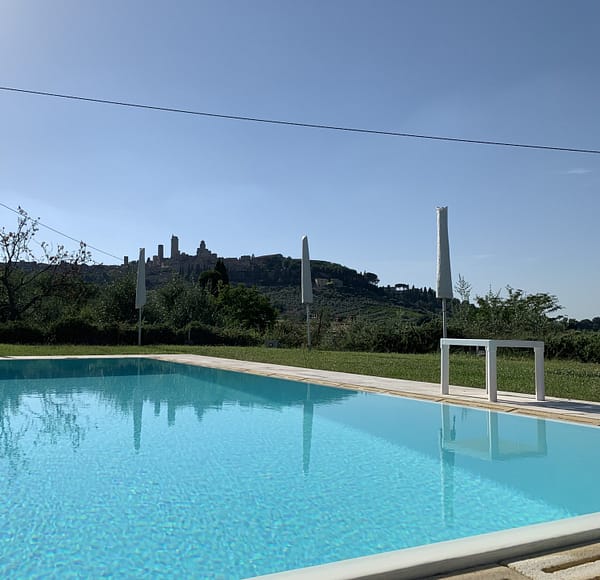 Via Francigena - San Gimignano, vista dalla piscina